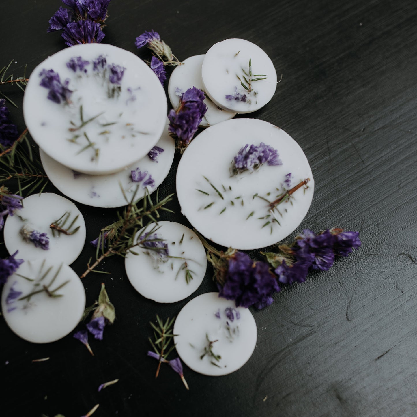 Juniper & limonium scented wax rounds