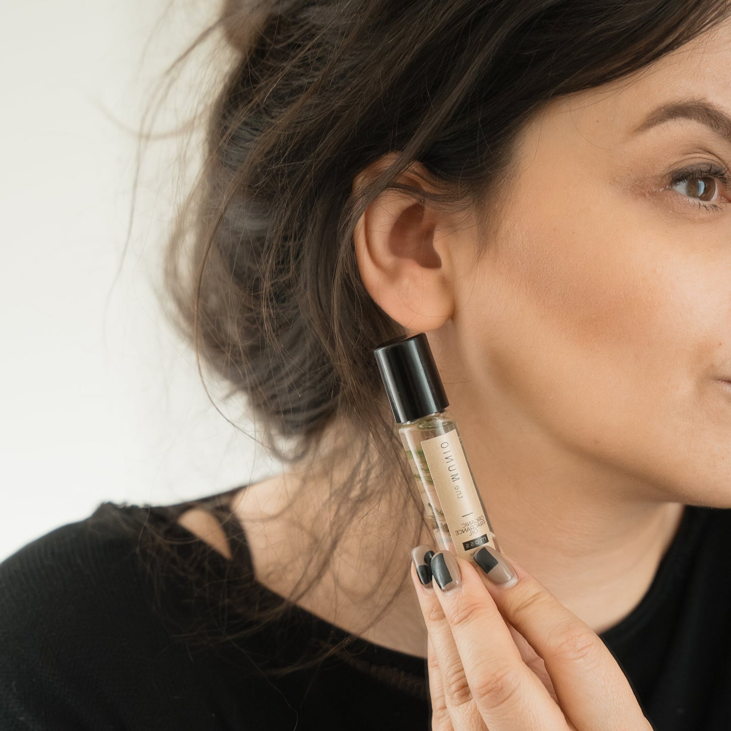 Moss organic fragrance oil with roll