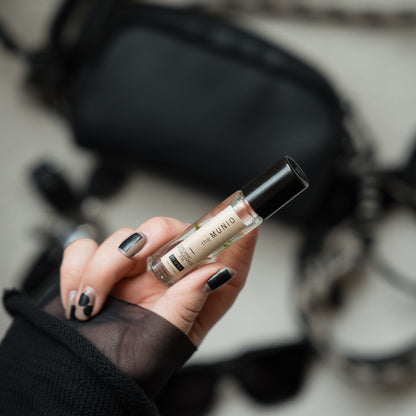 Moss organic fragrance oil with roll