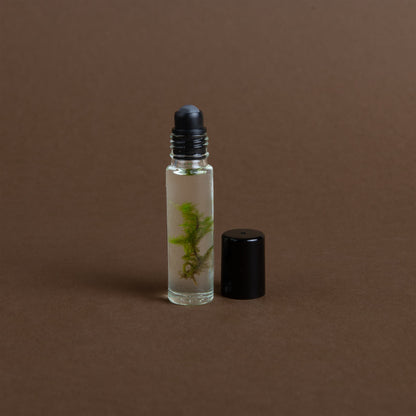 Moss organic fragrance oil with roll