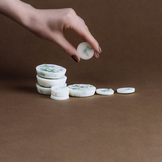 Moss scented wax rounds