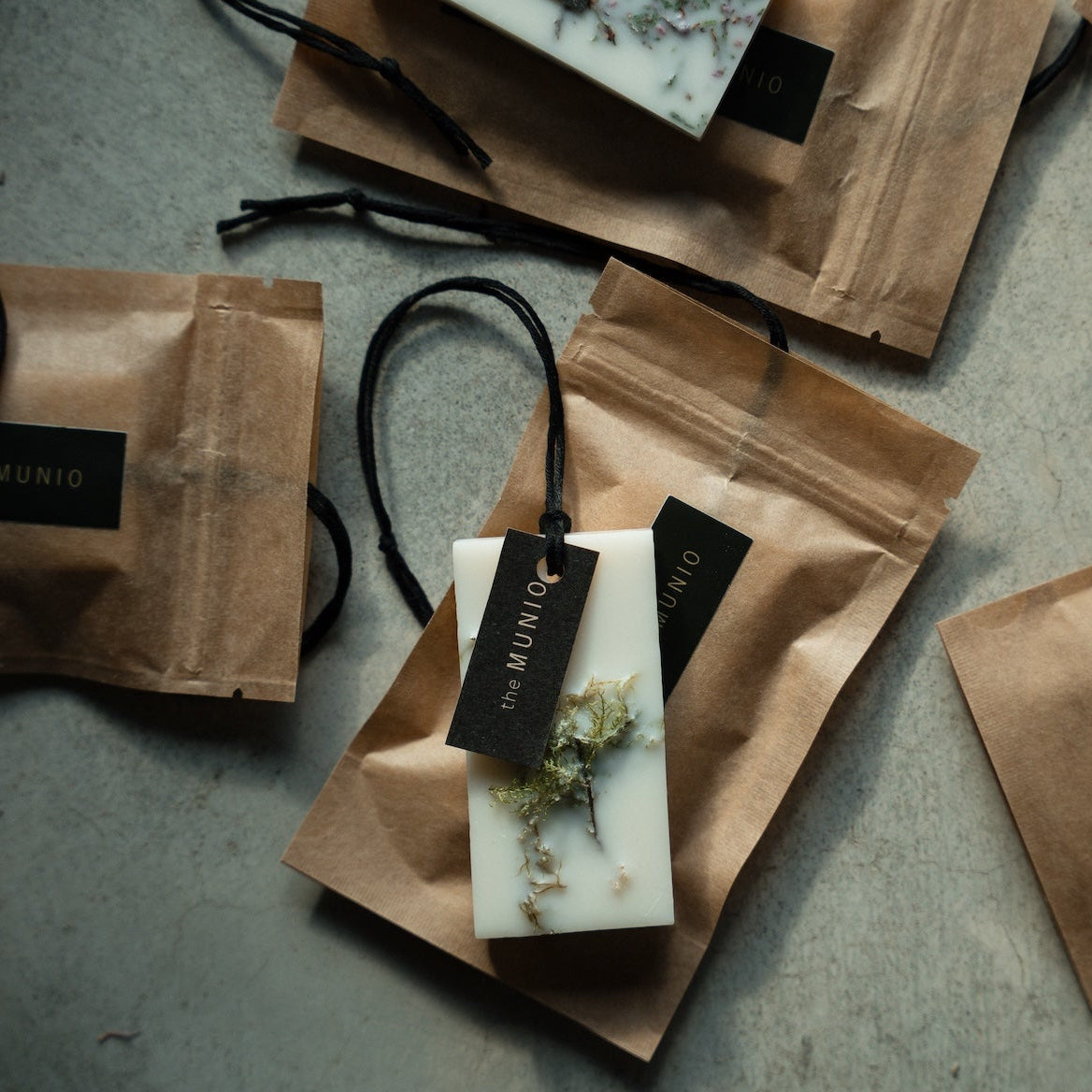 Moss wax bar freshener