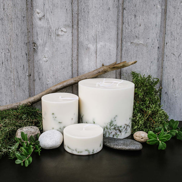 Juniper & limonium candle in a glass votive with wooden wicks – the MUNIO